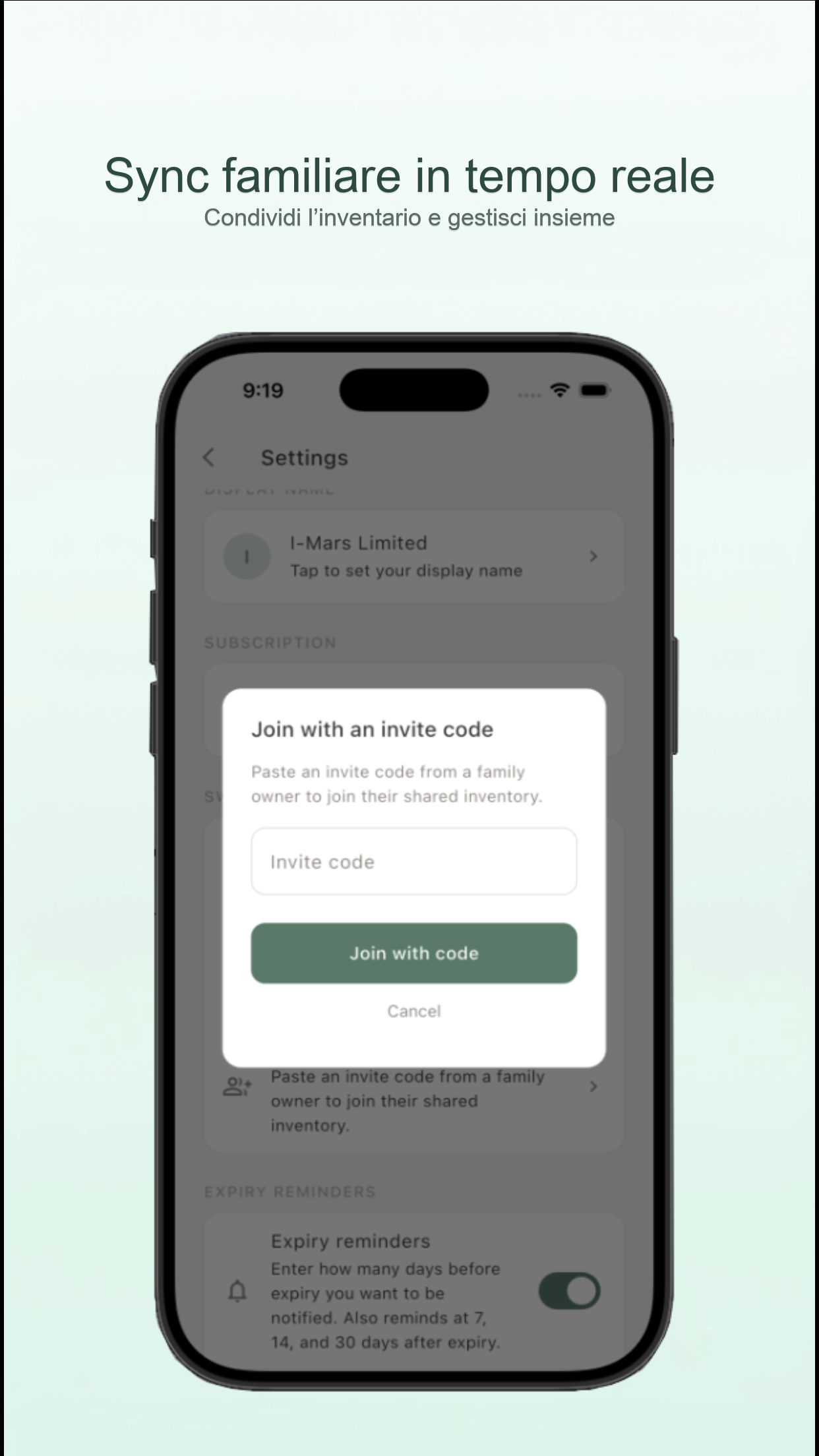 Schermata dell'app KeepFresh con stato di scadenza colorato per zona